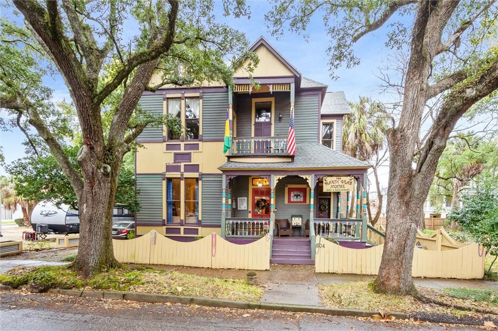 Alabama bed and breakfast inn for sale - Petrinovich Inn The Mardi Gras House